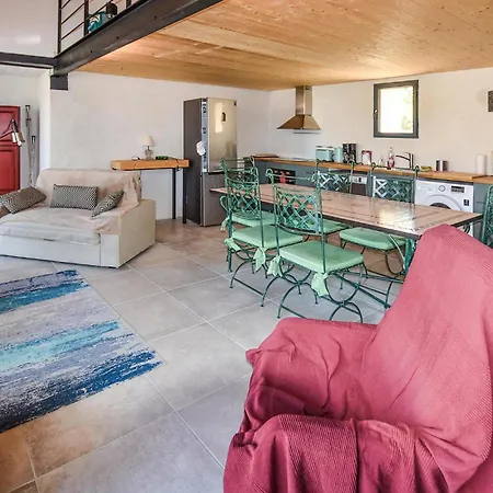 Holiday home Amazing In With Kitchen