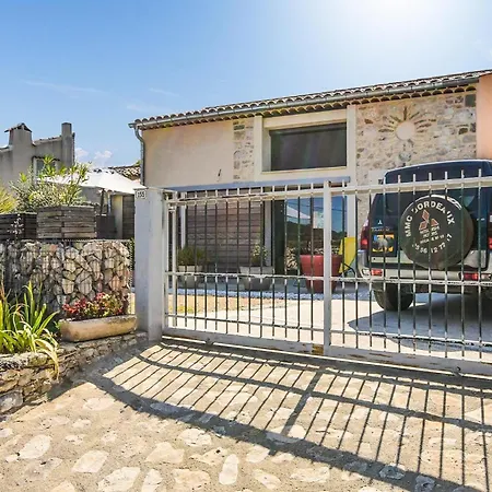 Holiday home Amazing In With Kitchen *